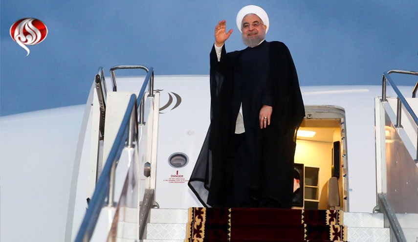 روحاني يغادر العاصمة دوشنبة في ختام اجتماع 