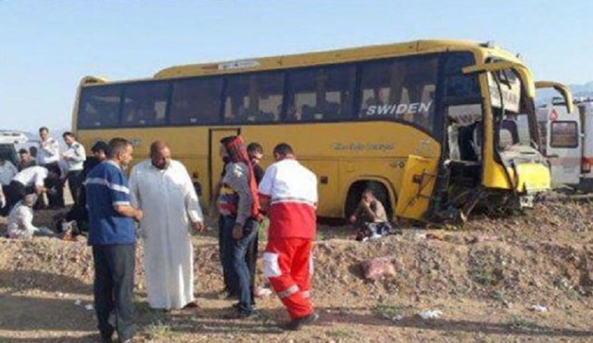 صور: اصابة زوار عراقيين في حادث مروري في الطريق الى مشهد