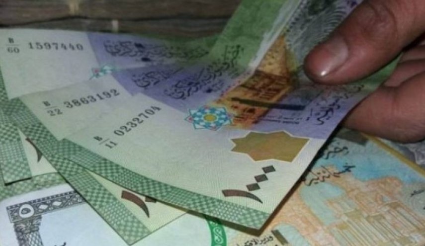 الدولار يحلق امام الليرة السورية.. وخبراء يكشفون السبب!