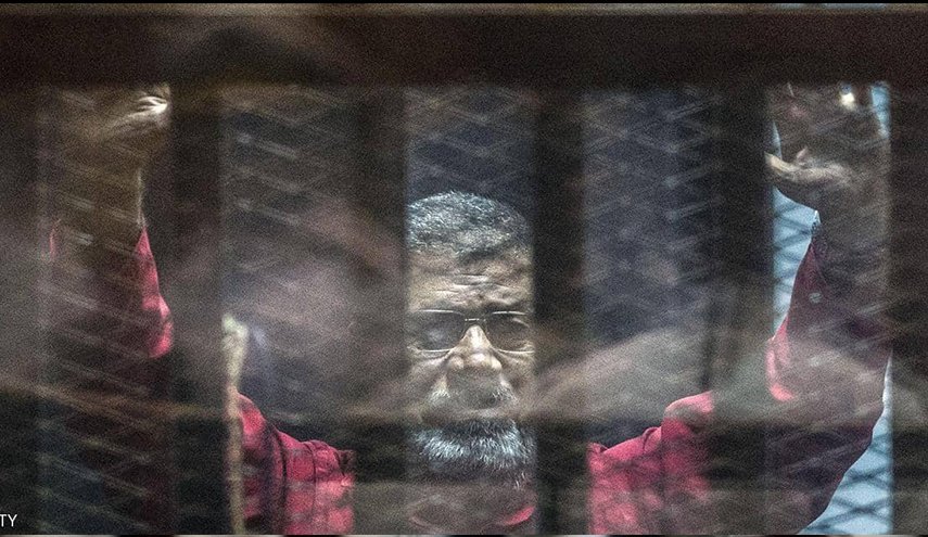 علامتان تزيدان الشكوك حول فرضية اغتيال مرسي 