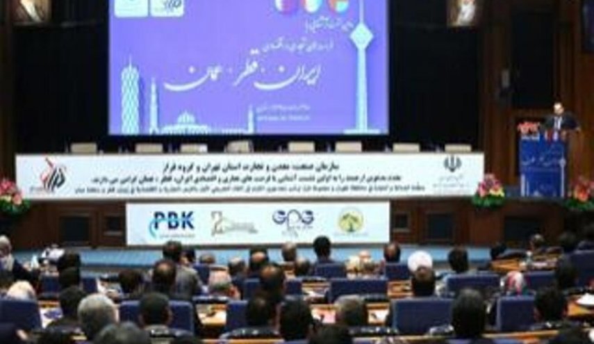 بحث الفرص التجارية لإيران وقطر وسلطنة عمان في طهران