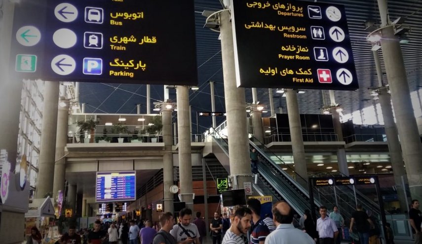 ايران تقرر عدم ختم جوازات السياح الاجانب في المطارات
