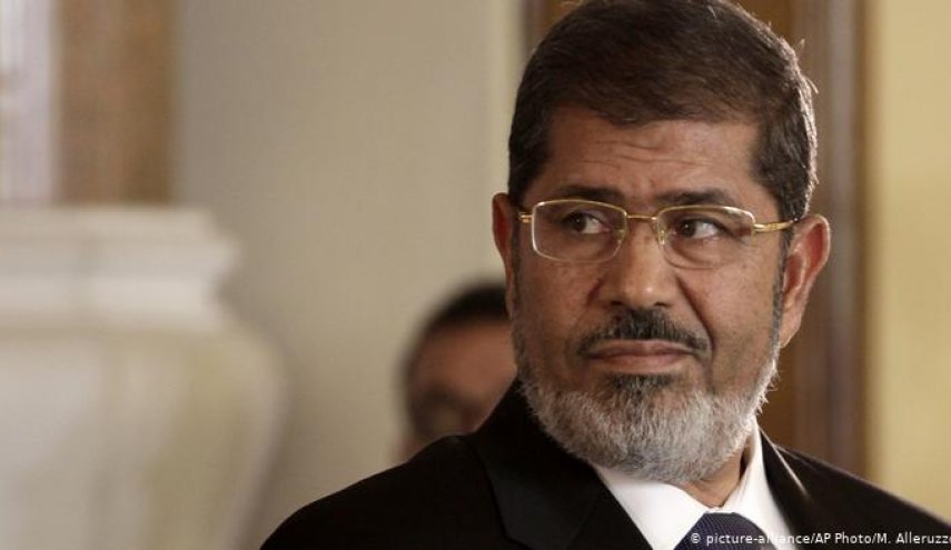 محكمة مصرية تؤجل النظر في سحب الأوسمة والنياشين من مرسي