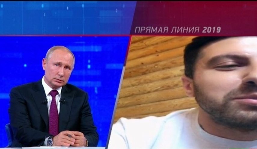 مدوّن روسي يروج لـ'الشاورما' خلال الخط المباشر مع بوتين