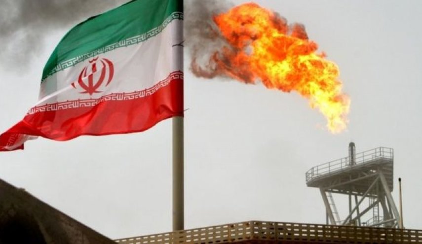 کاهش صادرات نفت ایران به زیر 300 هزار بشکه در ماه جاری
