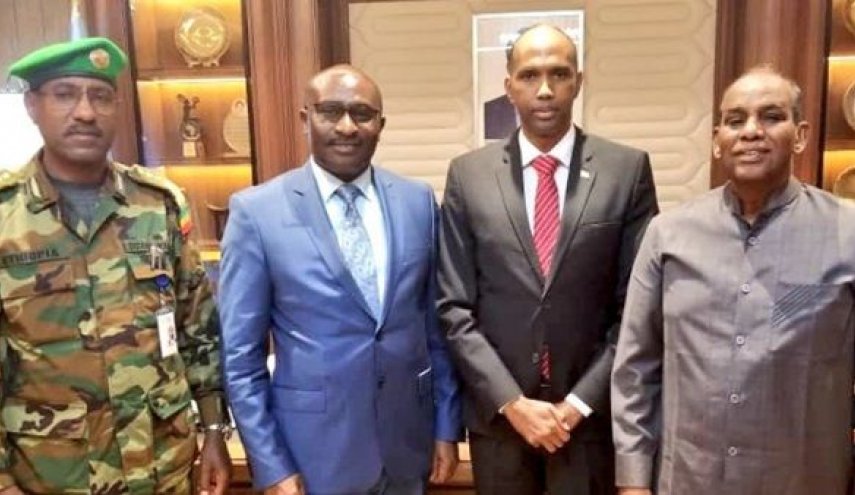 الصومال وقادة الاتحاد الإفريقي يناقشون خطة الانتقال
