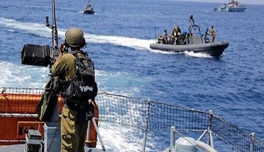 اصابة صياد فلسطيني واعتقال آخر ببحر جنوب القطاع