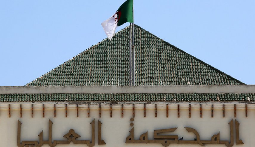 الجزائر.. التحقيق مع 25 شخصا بقضايا فساد