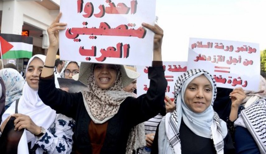 نشطاء مغاربة يرفضون صفقة ترامب وخيانة قضية فلسطين