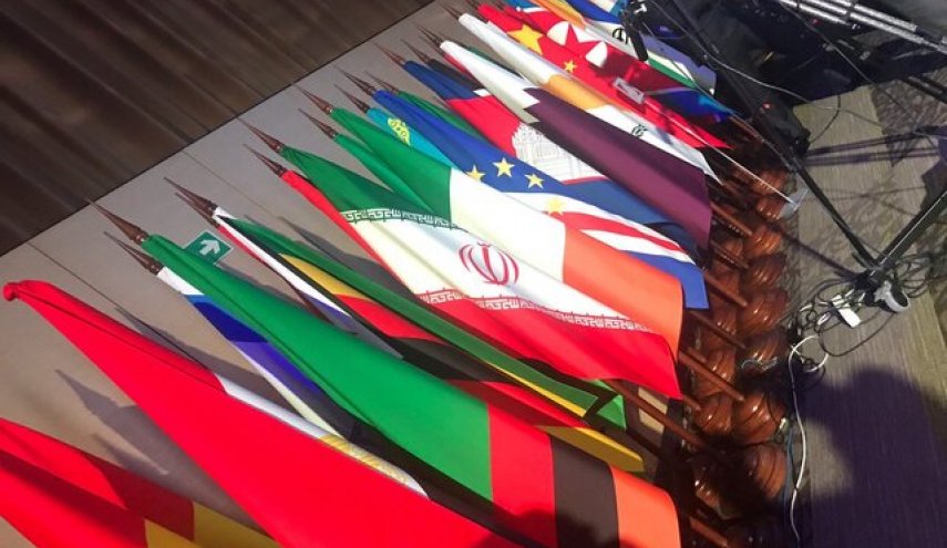 جابجایی پرچم ایران و اسراییل توسط یک نماینده مجلس در جریان اجلاس مسکو + عکس
