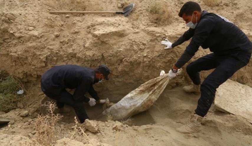 کشف گور دسته‌جمعی با 200 جسد در رقه سوریه
