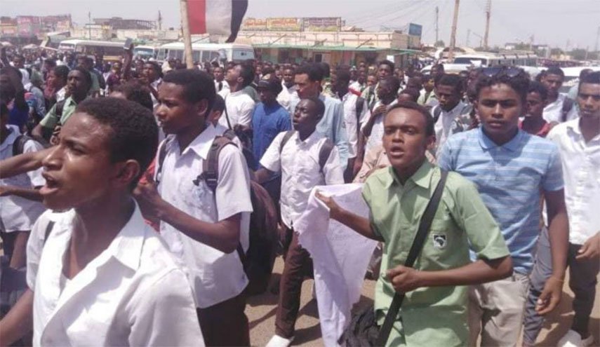 سودان؛ تظاهرات دانشجویان برای درخواست تحویل قدرت به غیرنظامیان 