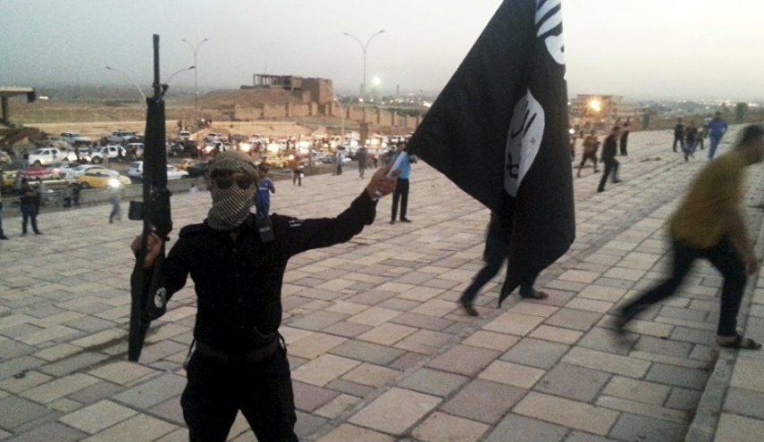 محاكمة داعشي هولندي نشر صوره مع جثة مصلوبة