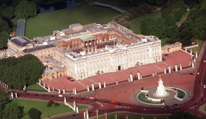 یک مهاجم، پشت در محل اقامت ملکه انگلیس بازداشت شد
