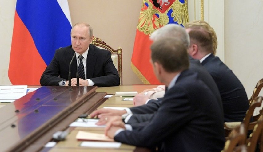 بوتين يبحث مع مجلس الأمن الروسي العلاقات مع أوكرانيا 