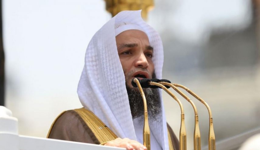 خطيب المسجد الحرام يحذر من انتشار الإلحاد بالسعودية!
