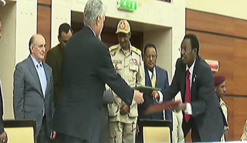 السودان.. العسكري والتغيير يوقعان الاتفاق السياسي