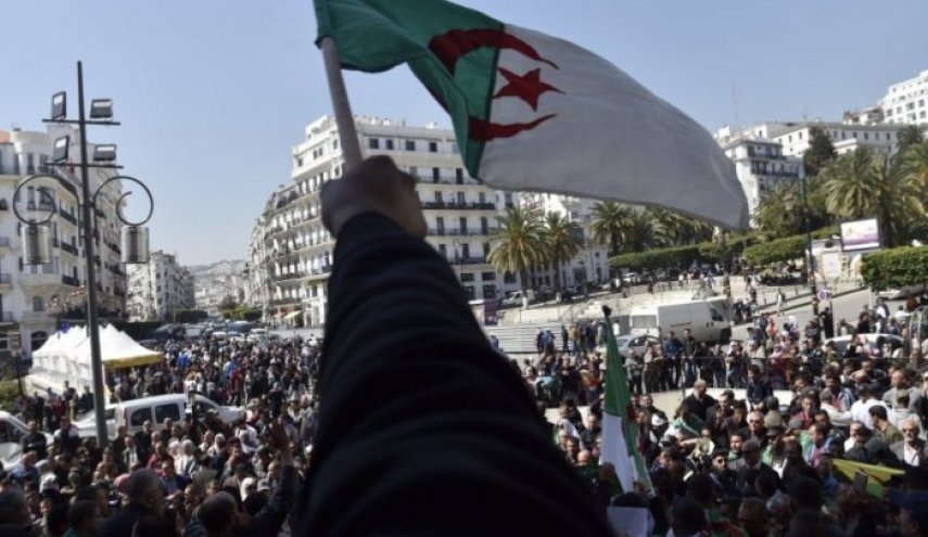 الجزائر...هدف سياسي في الصباح و هدف رياضي في المساء!
