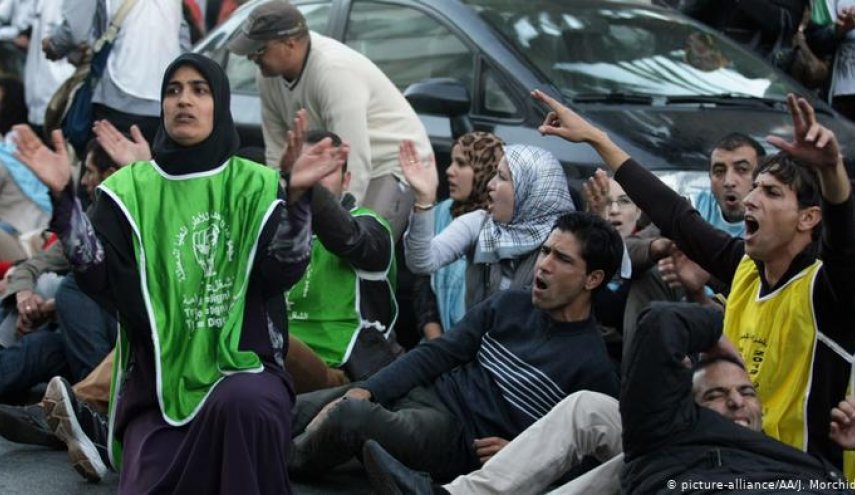 شباب المغرب يركبون موجة الهجرة و يحترقون بنيران الغضب