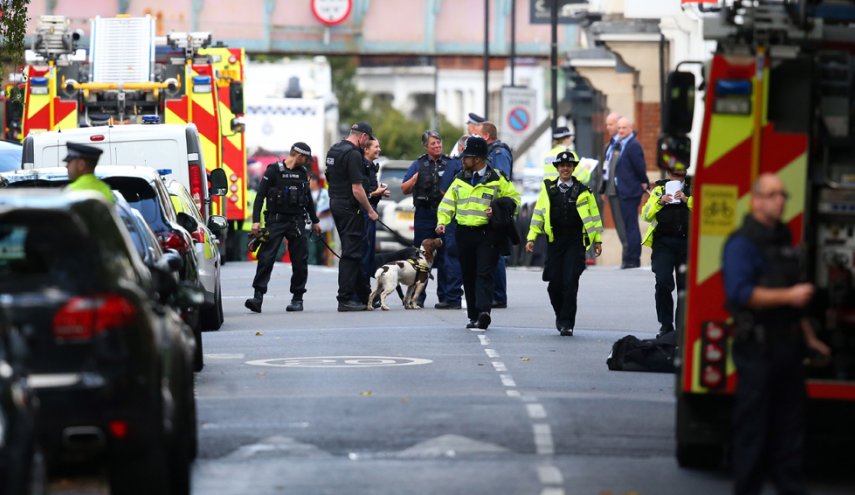 شرطة لندن تبحث عن شخصين بعد هجوم بالغاز داخل مترو الأنفاق