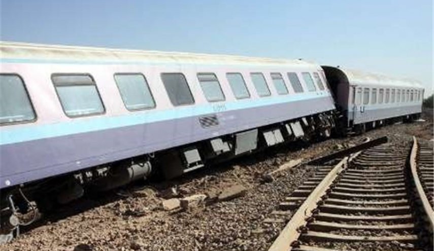 قطار خوزستان-اندیمشک از ریل خارج شد/ این حادثه تلفات جانی نداشته است