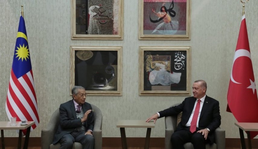 أول ظهور علني لأردوغان بعد شائعة وفاته
