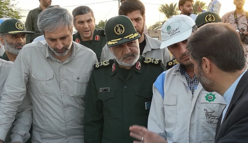 قائد حرس الثورة يتفقد مناطق خوزستان المنكوبة بالسيول