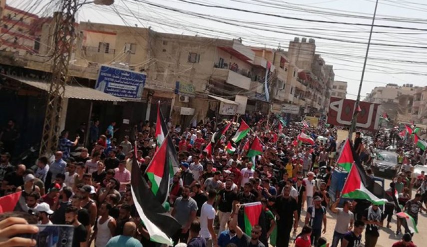 جمعة غضب بمخيمات لبنان... الآلاف يتظاهرون رفضا لإجراءات وزير العمل