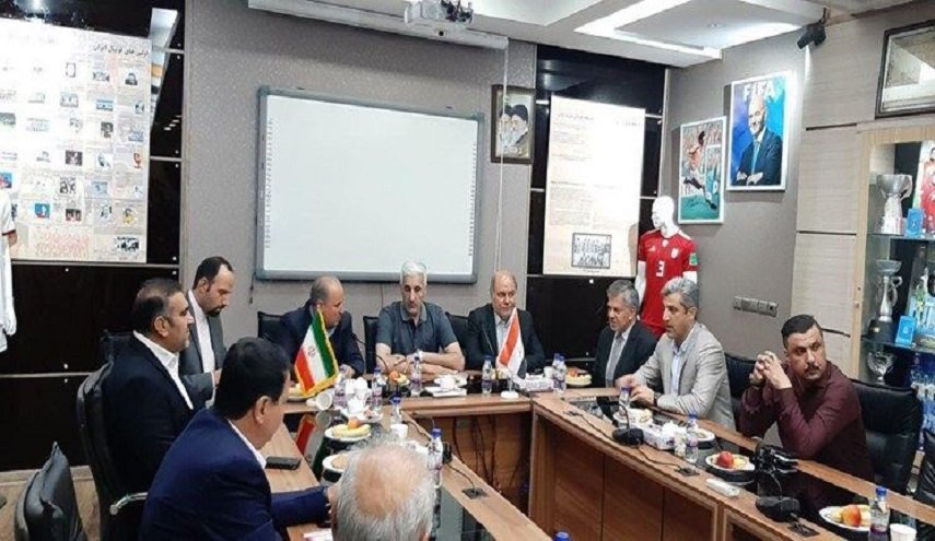 وزير الرياضة العراقي يتفقد المركز الوطني الايراني لكرة القدم