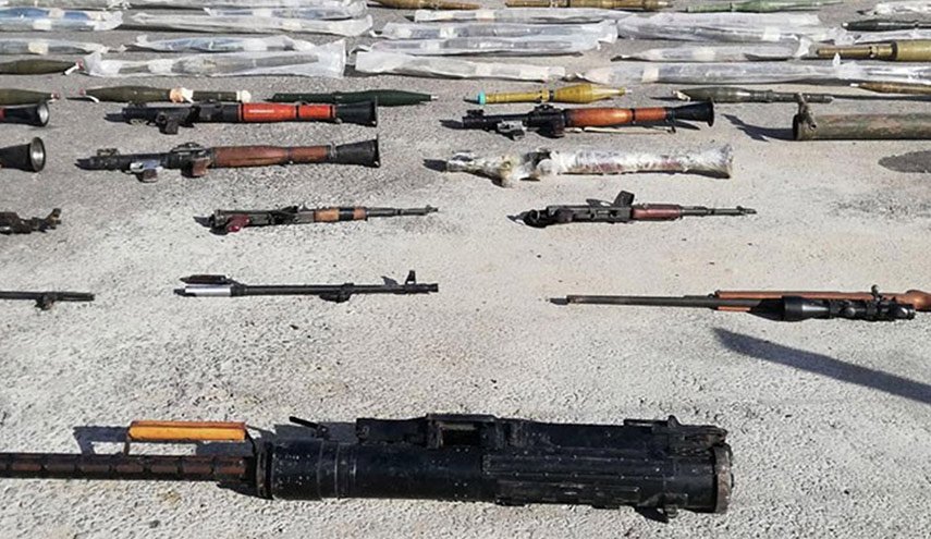 العثور على أسلحة وأجهزة اتصال من مخلفات المسلحين بريف درعا