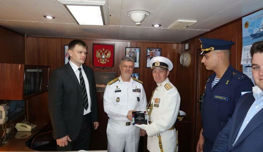بازدید دریادار خانزادی از ناوگان نیروی دریایی روسیه