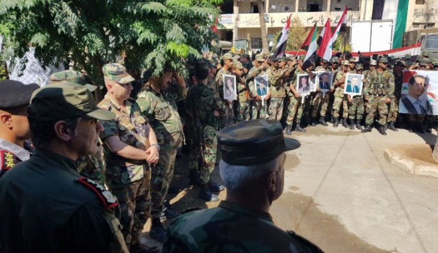 جنود سوريون يحتفلون بعيد الجيش وسط غابة من القواعد الأمريكية