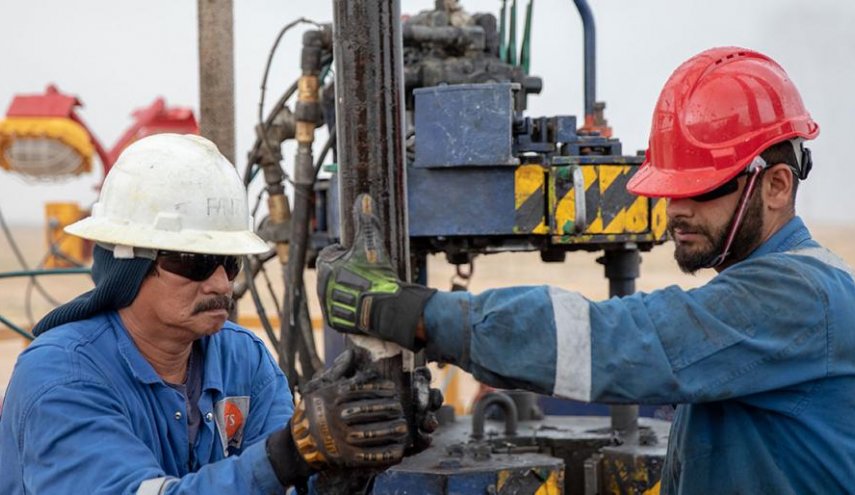 العراق والكويت يوقعان أول عقد من نوعه في مجال النفط