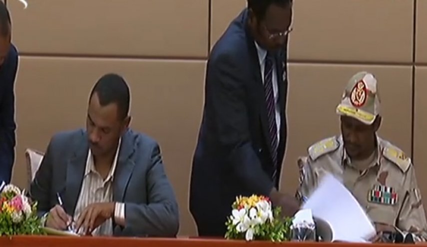 الأطراف السودانية توقع الإعلان الدستوري