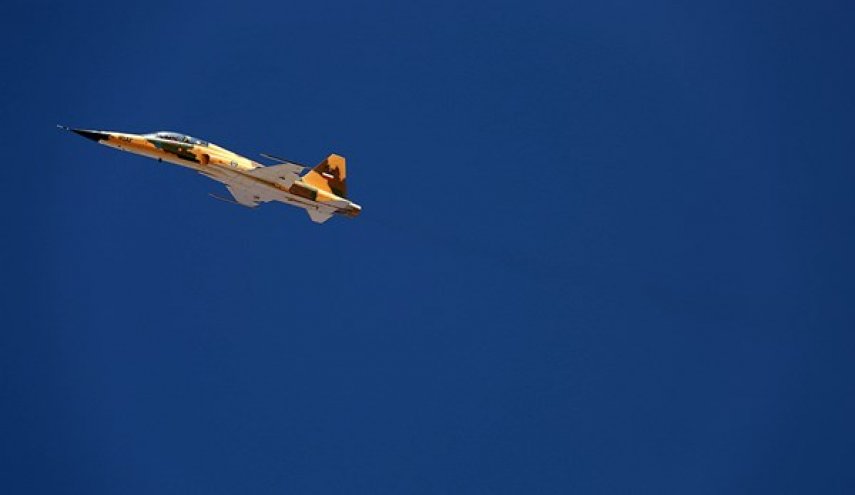 تحطم طائرة حربية جنوبي ايران جراء عطل فني