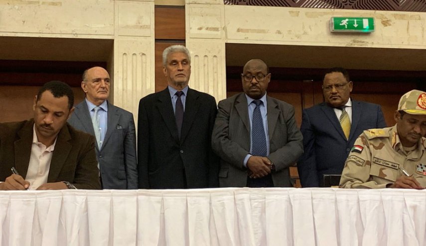 التوقيع النهائي على الإعلان الدستوري السوداني 17 أغسطس