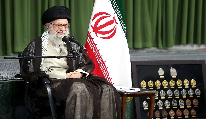 قائد الثورة: ينبغي للنخب الإيرانية مواصلة مسيرة التقدم