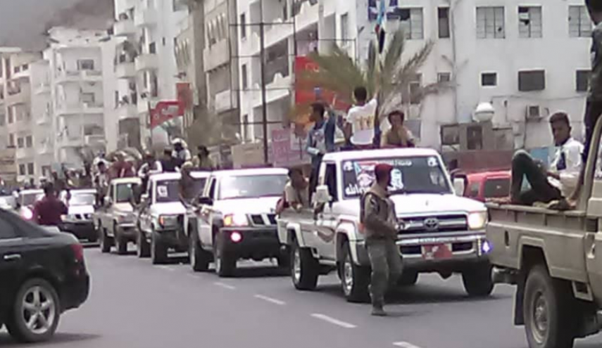 سقوط چند نهاد وابسته به دولت مستعفی یمن در عدن