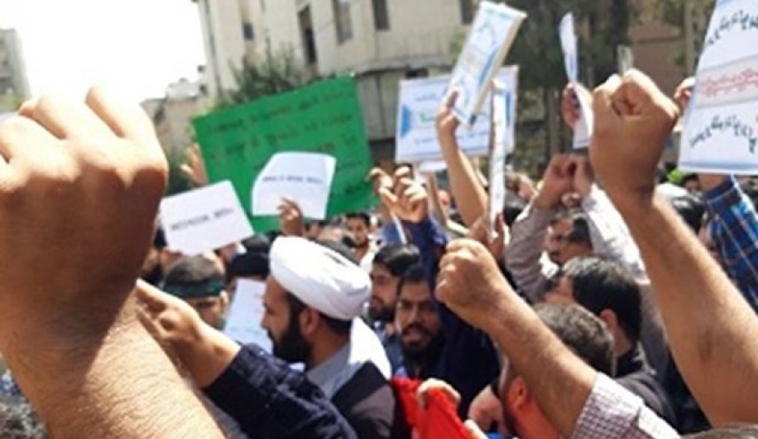 احتجاج امام سفارة الهند بطهران على قمع مسلمي كشمير
