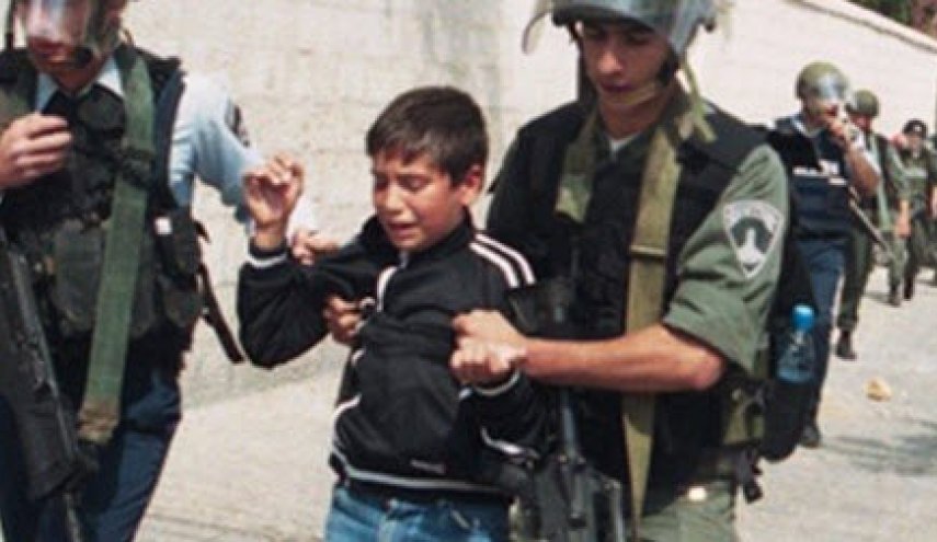 30 جنديا صهيونيا لاعتقال طفل فلسطيني!