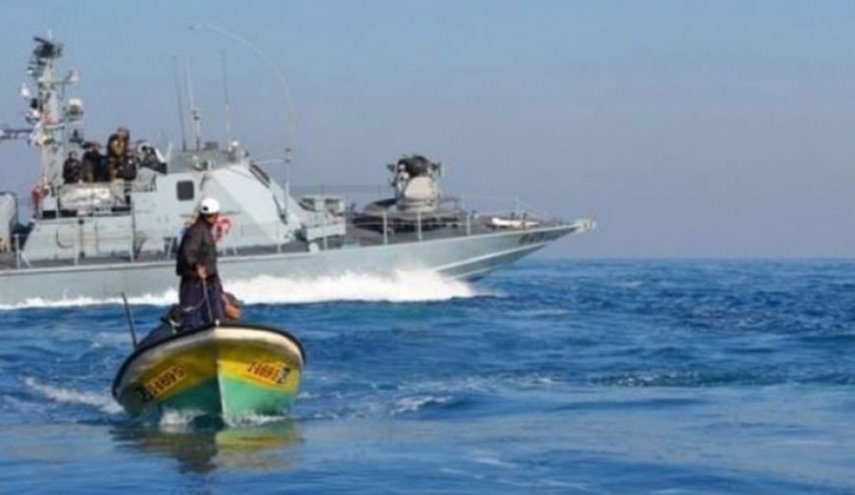 زوارق الاحتلال تطلق النار صوب الصيادين ببحر غزة