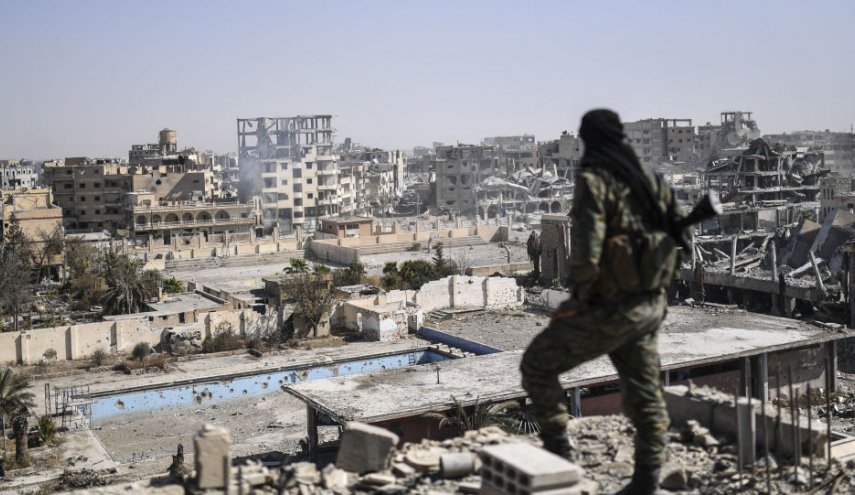 ما حقيقة تسليم 'قسد' مدنا بالرقة للحكومة السورية؟