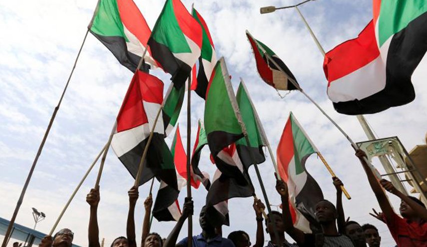 سوداني يمشي 135 كم لحضور الاتفاق النهائي لهذا السبب!