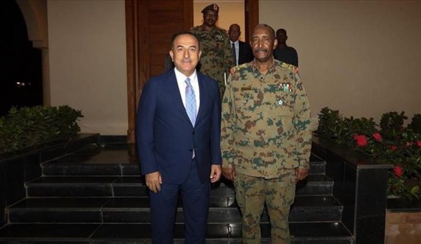 تشاووش أوغلو يؤكد وقوف تركيا إلى جانب الاستقرار في السودان