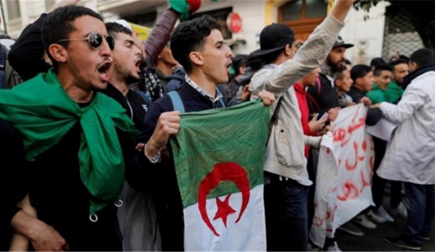 لجنة جزائرية تطالب بالافراج عن الموقوفين خلال الاحتجاجات 