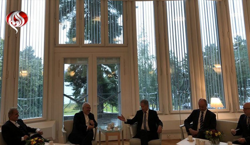 ظریف با رئیس جمهور فنلاند دیدار کرد
