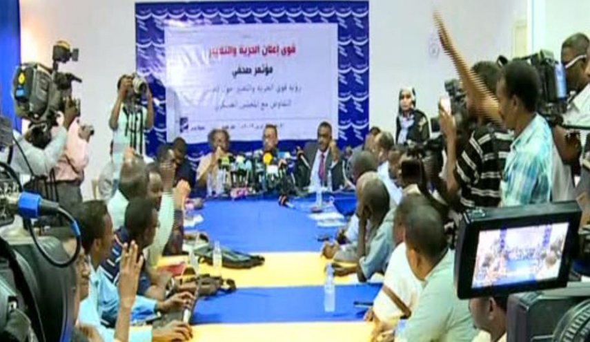 التوافق على أعضاء مجلس السيادة الخمسة في السودان
