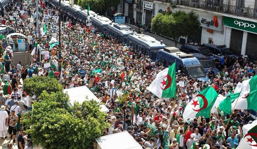 الجزائر.. رئيس وزراء سابق يدعو لرحيل الحكومة وإجراء انتخابات 'نزيهة'