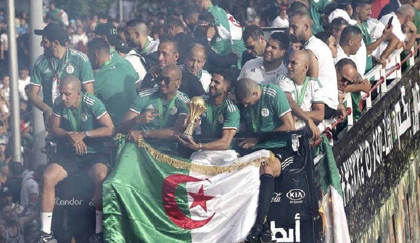 مهاجم منتخب الجزائر ينتقل إلى موناكو الفرنسي