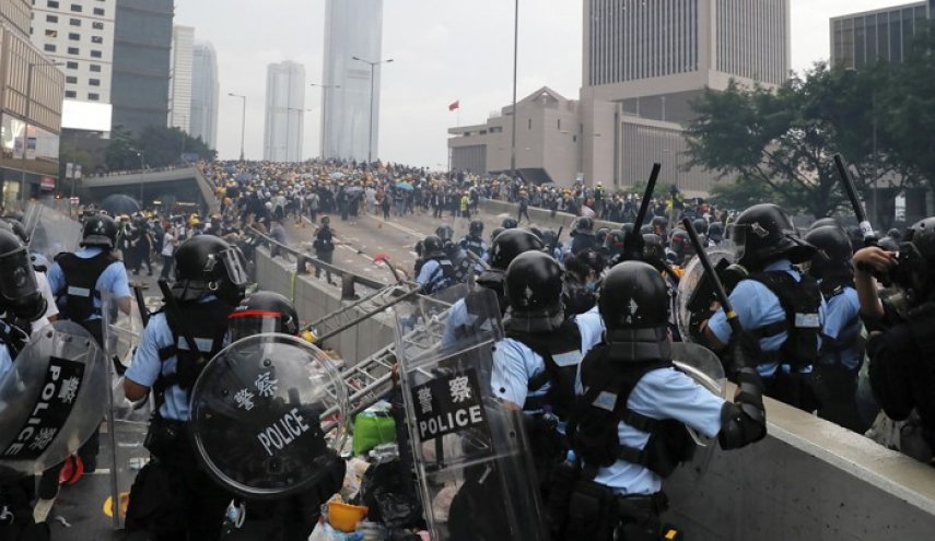 إطلاق الرصاص الحي لأول مرة في مظاهرات هونغ كونغ